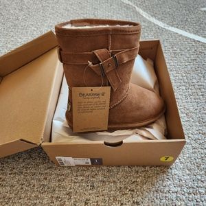 BNWT Youth Bearpaw Val